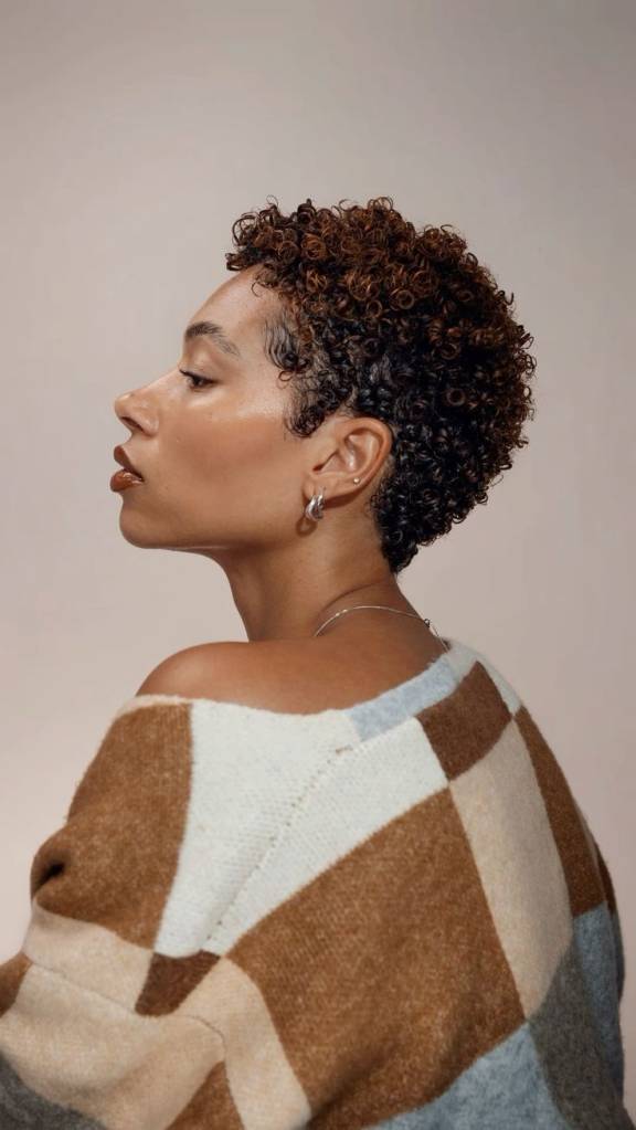 erros comuns ao cortar cabelo cacheado curto