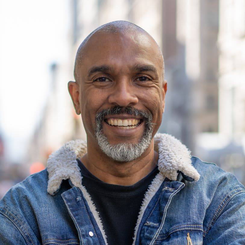 cabelo e barba platinado