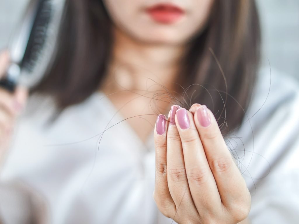 Biotina vs. Proteínas: O Segredo para Cabelos e Unhas Saudáveis