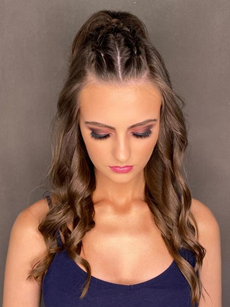 coque baixo ou rabo de cavalo alto para formatura