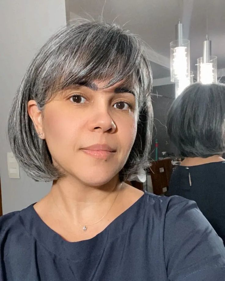 cabelo grisalho feminino longo