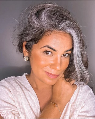 cabelo grisalho feminino cacheado