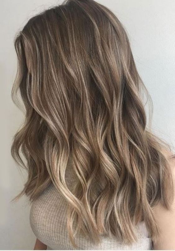 cabelo marrom iluminado