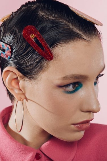 como estilizar franja cortininha em cabelo médio ondulado