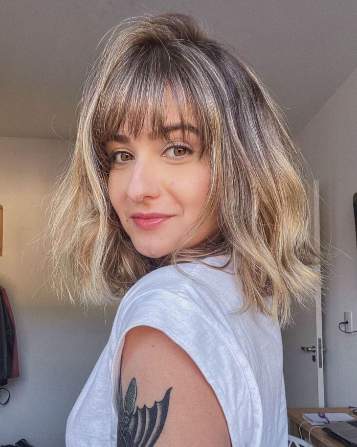 melhores cortes de cabelo médio com franja para inspirar