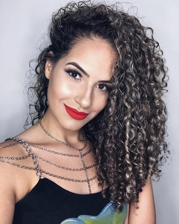 ideias cabelo preto mechas platinadas