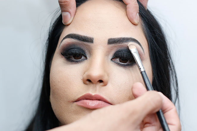 erros comuns ao tingir cabelo preto perolado em casa