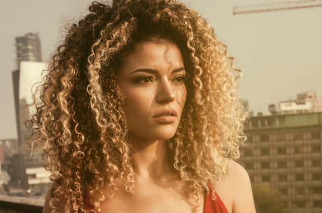 cabelo preto perolado vs cabelo preto azulado qual escolher