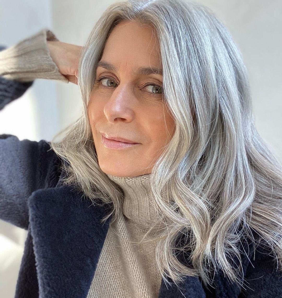 Shampoo Roxo: O Segredo para Cabelos Grisalhos Sem Amarelo