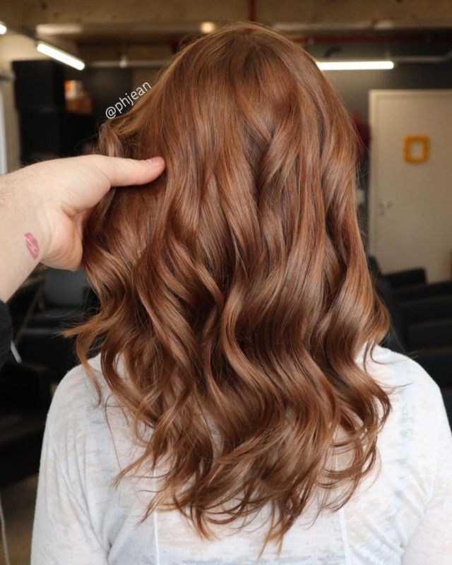 Cabelo Marrom Acobreado: Tudo o que Você Precisa Saber Antes de Mudar