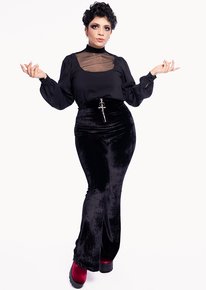 erros ao usar calça flare de veludo