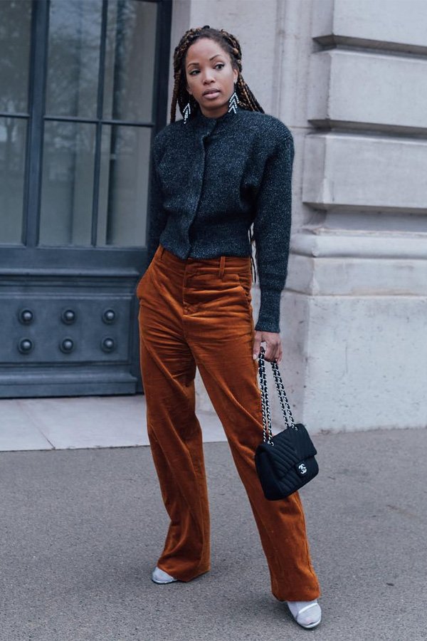 erros ao usar calça flare de veludo