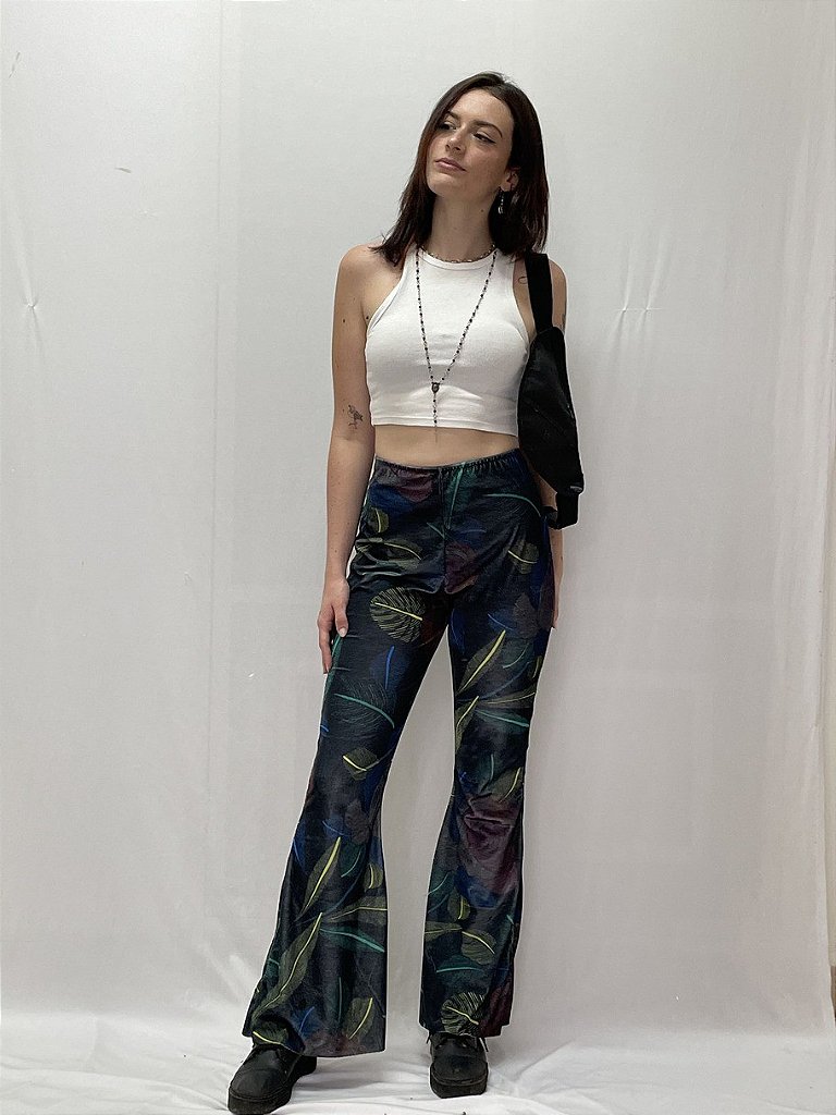 erros ao usar calça flare de veludo