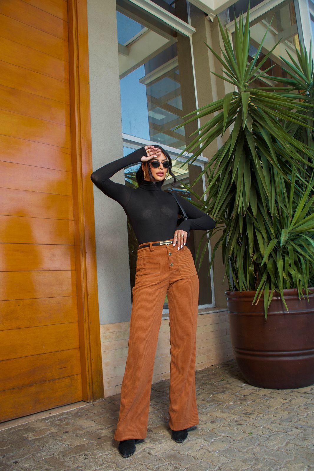 Calça flare de veludo feminina looks