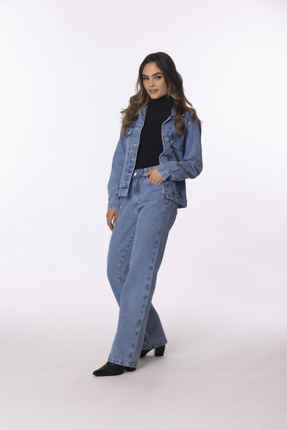 Calça wide leg jeans feminina cintura alta