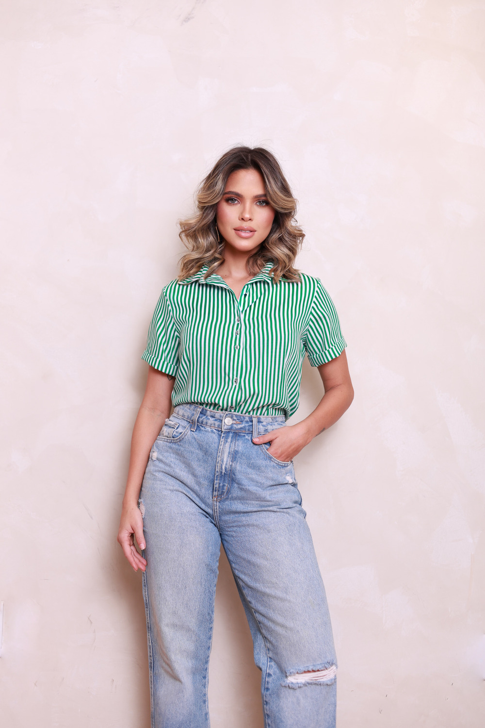 camisa listrada feminina oversized colorida