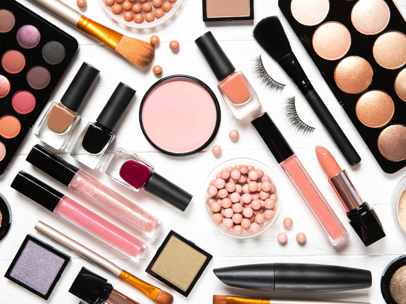 Guia Completo: Como Usar o Canva para Criar Capas de Maquiagem Incríveis para o Facebook