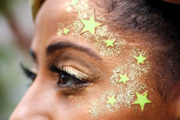 Inspiração Visual: Onde Encontrar as Melhores Fotos e Vetores para sua Capa de Maquiagem no Facebook