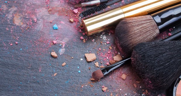 O Segredo das Capas de Maquiagem Profissionais no Facebook: Dicas de Design e Ferramentas Gratuitas