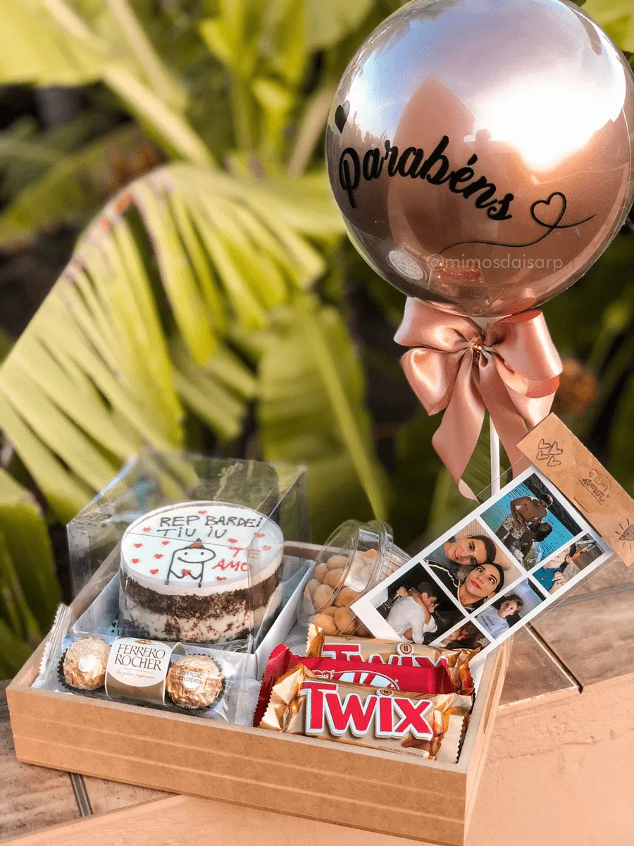 cesta de aniversário com flores