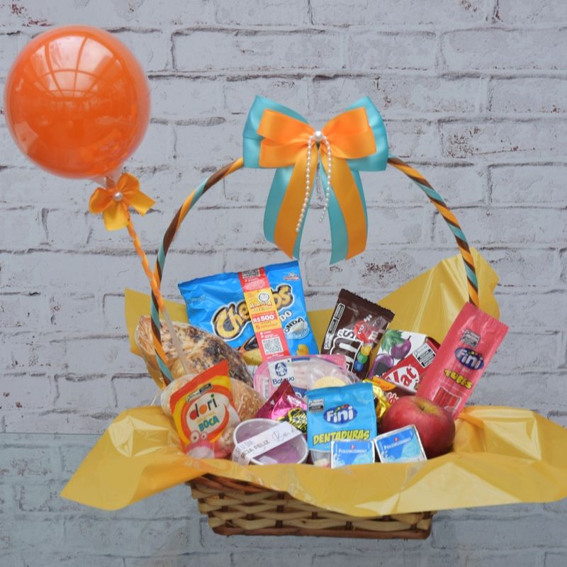 cesta de aniversário com vinho