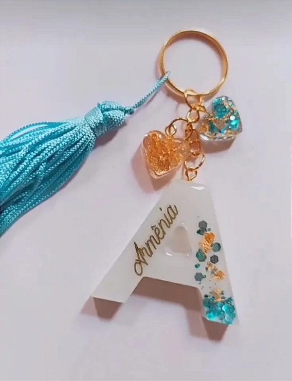 chaveiro resina com flores secas
