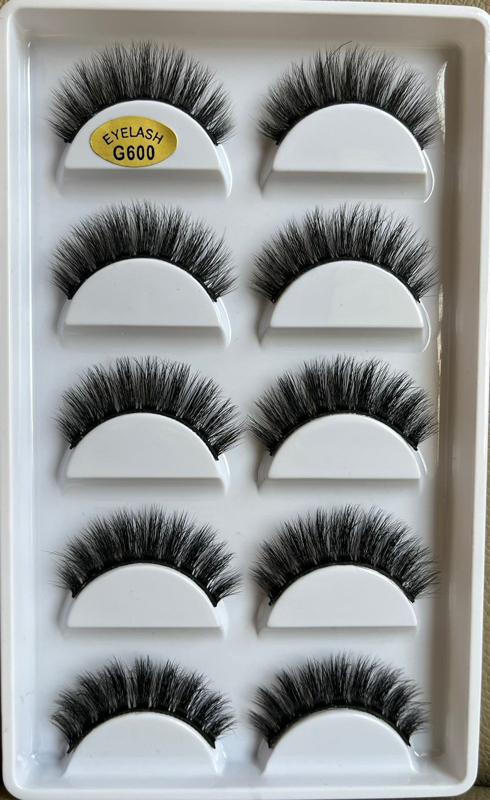 Cílios Magnéticos vs. Cílios com Cola: Qual a Melhor Opção?