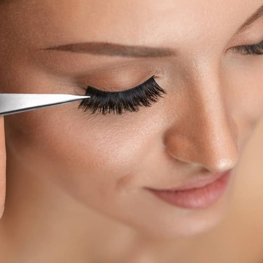 Cuidados Essenciais para Cílios Postiços: Durabilidade e Reutilização