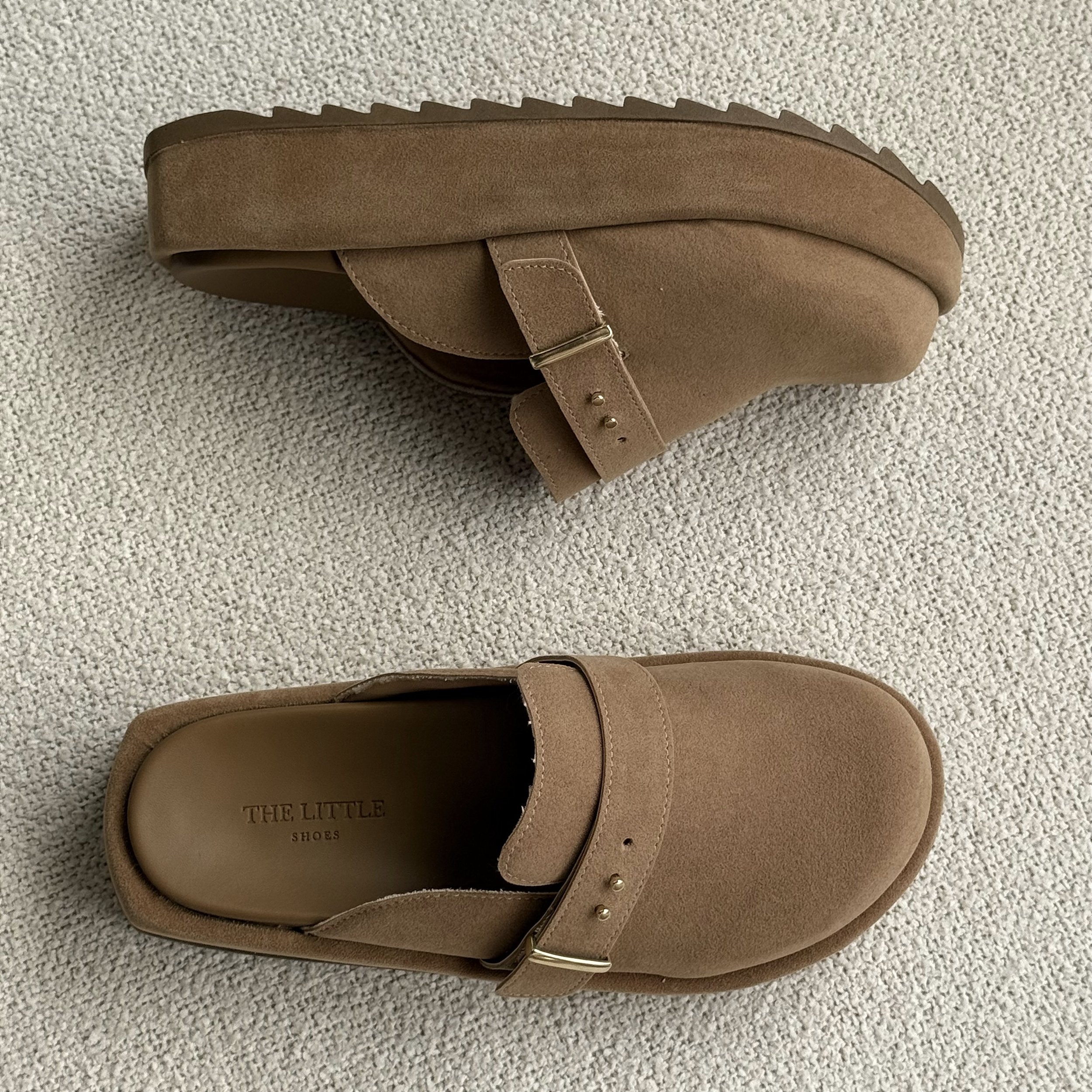 clog feminino com tachas