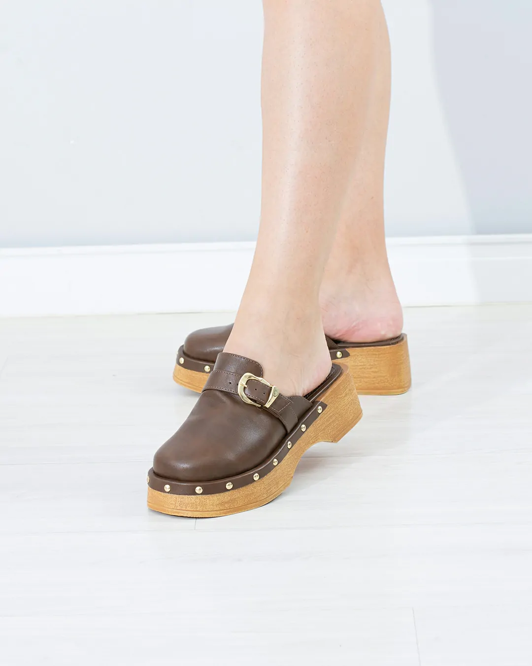 clog feminino couro