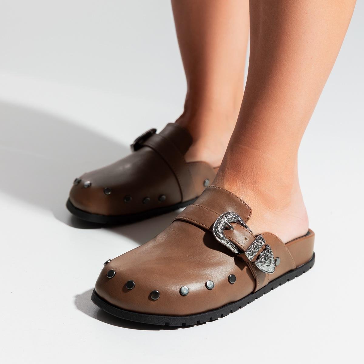 clog feminino camurça