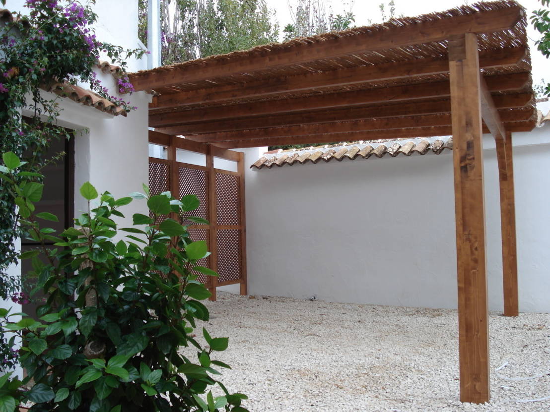 Policarbonato vs. Vidro: Qual a Melhor Cobertura para Garagem?