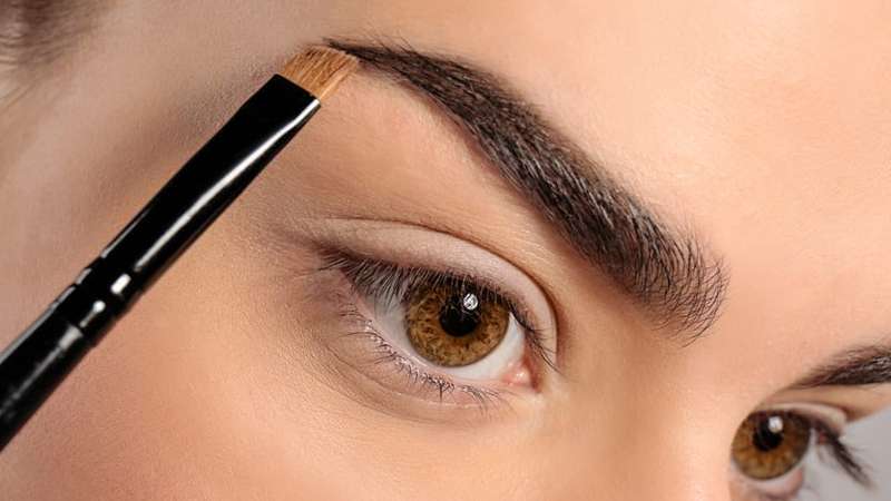 como corrigir sobrancelha