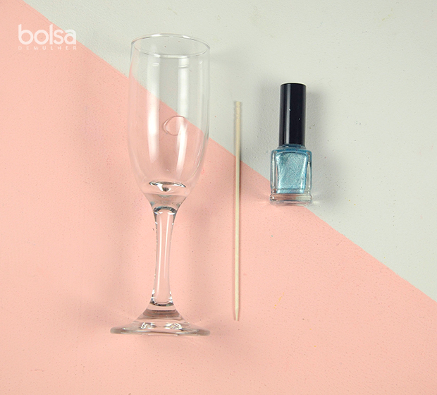 Transforme Potes de Conserva em Arte com Esmalte de Unha