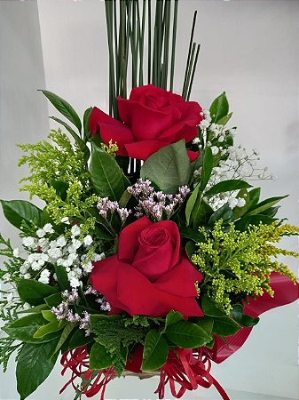 Guia Completo: Como Escolher o Vaso Ideal para Seu Arranjo de Rosas