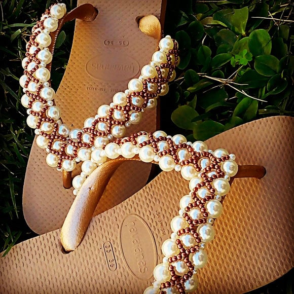 Técnicas Avançadas de Trama de Pérolas para Chinelos