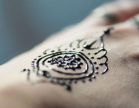 Receitas Caseiras de Henna: Do Pó à Pasta Perfeita