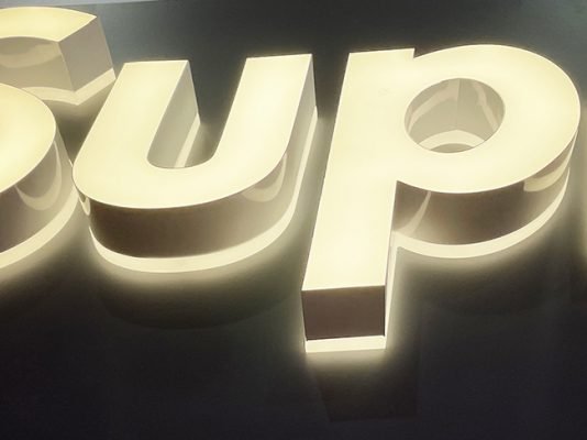 5 Ideias Criativas para Decorar com Letras Luminosas DIY