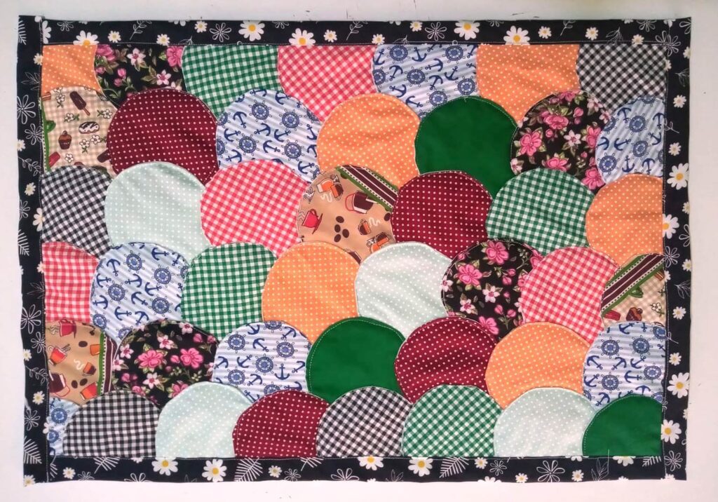 como fazer tapete de retalho costurado passo a passo