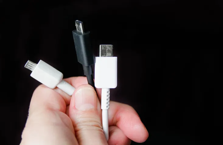 Como escolher o conector USB correto para seu celular