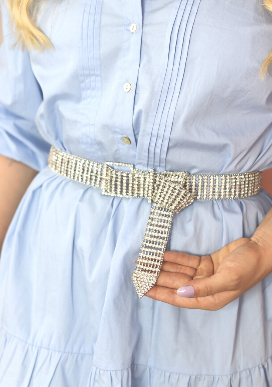 Ideias de looks com cinto de strass