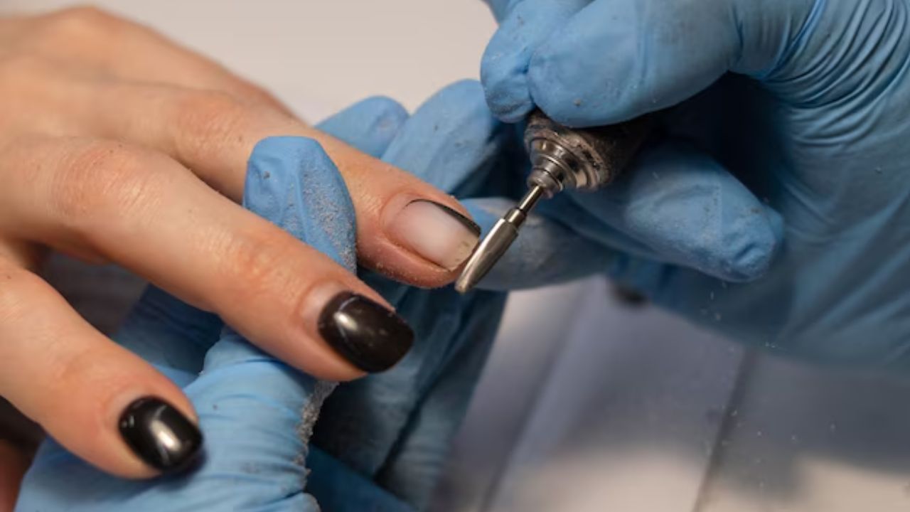 5 Dicas Infalíveis para Remover Esmalte Escuro Sem Manchar