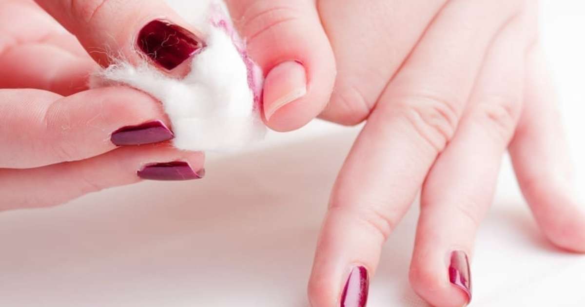 O Guia Completo para Tirar Esmalte Preto sem Borrar