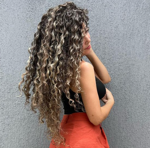 Gelatina Incolor vs. Gelatina Capilar Industrializada: Qual a Melhor para o seu Cabelo?