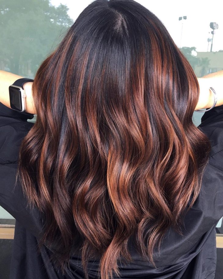 Guia Completo: Como Conseguir o Loiro Mel Perfeito em Casa