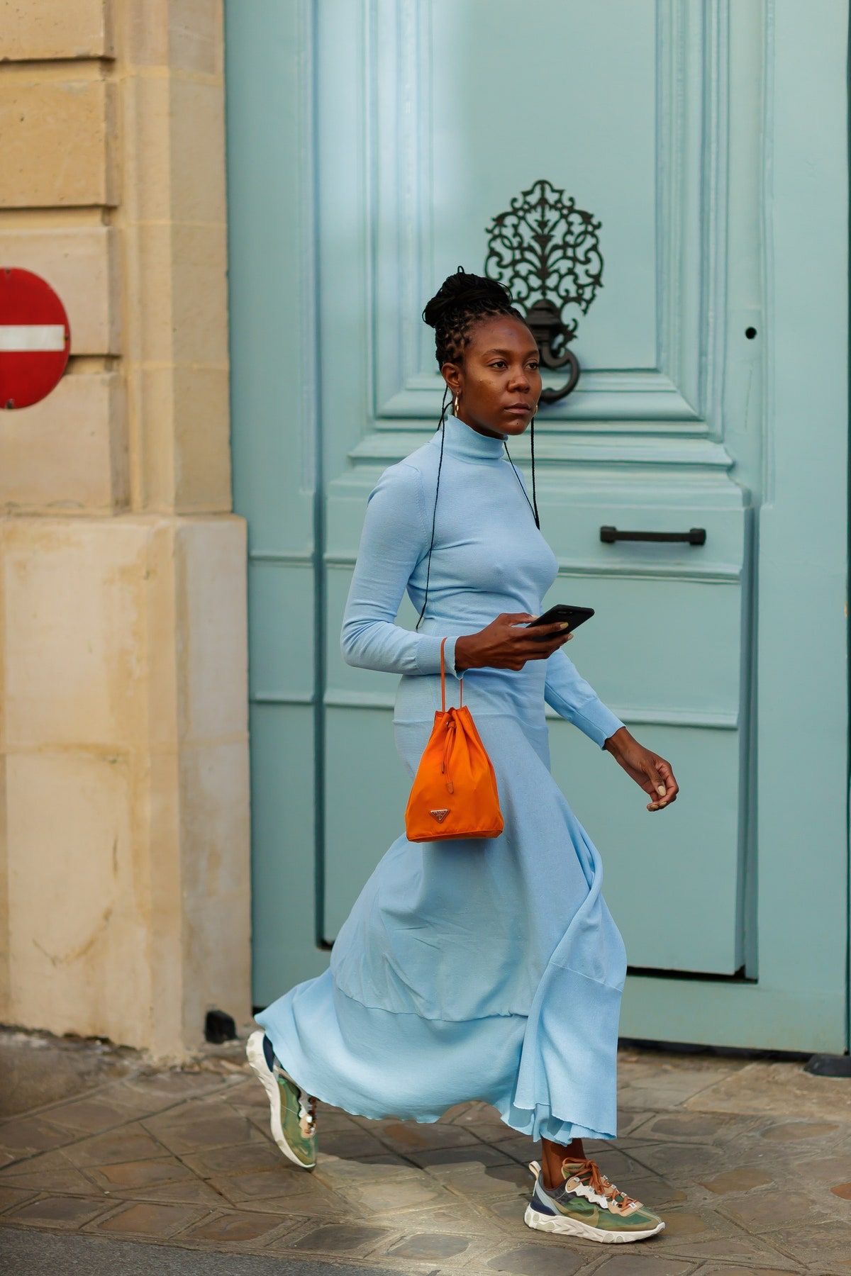 Looks Elegantes com Azul Bebê: Guia de Estilo para 2025