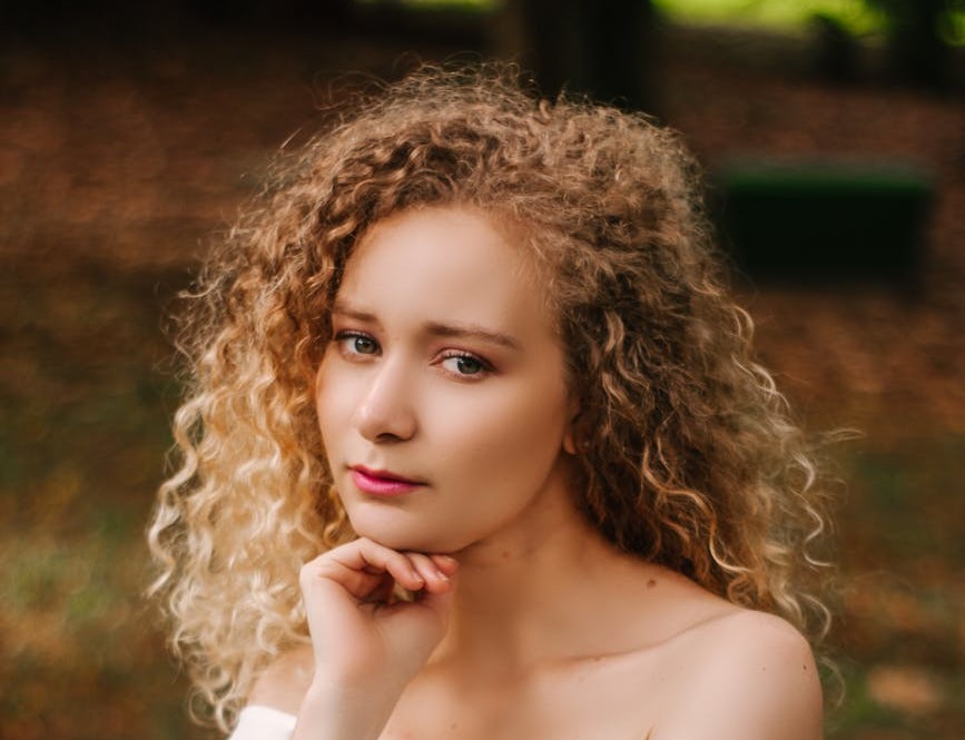 Guia Completo: Como Escolher o Tom de Loiro Mel Perfeito para Sua Pele