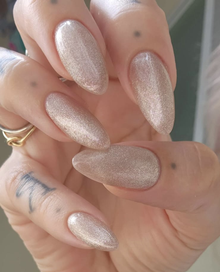 Esmaltes que Rejuvenescem as Mãos: Dicas e Cores para 2026