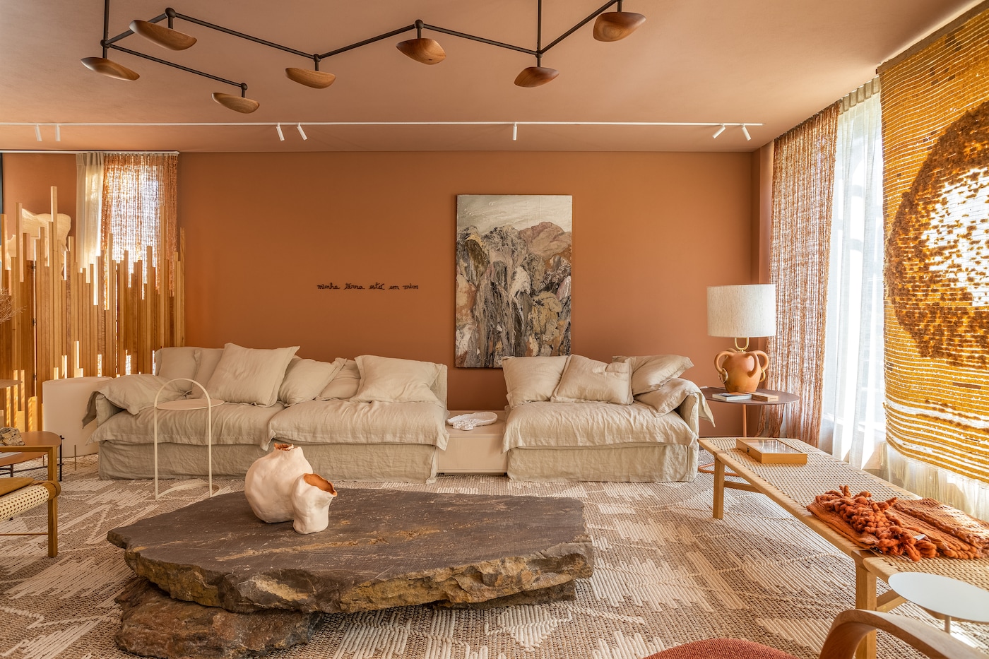 Moda Outono Quente: Como Combinar Tons Terrosos no Seu Guarda-Roupa