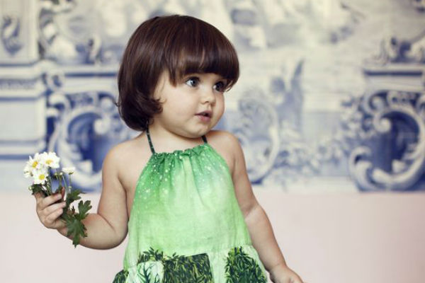 corte na tesoura ou máquina para bebê de 2 anos